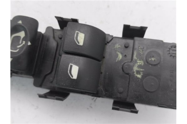 Recambio de mando elevalunas delantero izquierdo para peugeot 207 1.6 premium referencia OEM IAM 96642446XT  