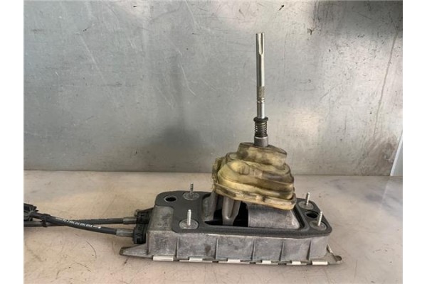 Recambio de palanca de cambio para volkswagen golf v (1k1) 1.9 tdi referencia OEM IAM 1K0711061A  