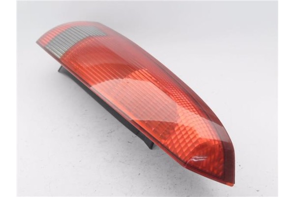 Recambio de piloto trasero izquierdo para ford fiesta (cbk) 1.3 ambiente referencia OEM IAM 2S6113A603B  