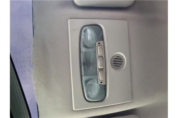 Recambio de luz delantero central techo para ford fiesta vi 1.6 tdci referencia OEM IAM 1531211  