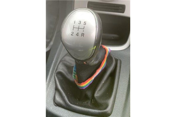 Recambio de pomo palanca cambio para ford fiesta vi 1.6 tdci referencia OEM IAM 1556845  