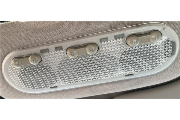 Recambio de luz delantero central techo para renault megane ii (bm0/1_, cm0/1_) 2.0 16v (bm0u, cm0u) referencia OEM IAM 82000732
