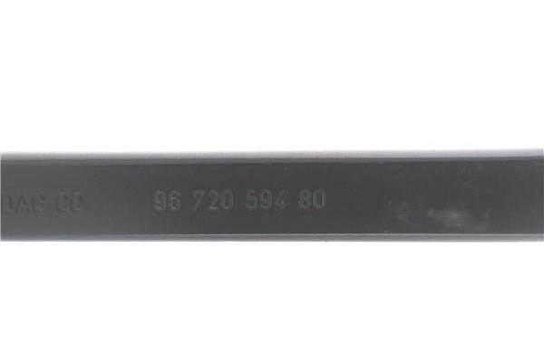 Recambio de brazo limpiaparabrisas delantero izquierdo para peugeot 5008 1.6 premium referencia OEM IAM 9672059480  