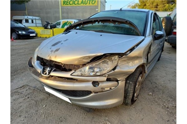 peugeot 206 berlina (1998) del año 