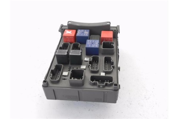 Recambio de caja fusibles/rele para renault laguna ii (bg0) 1.9 dci (bg0g) referencia OEM IAM 8200171853  