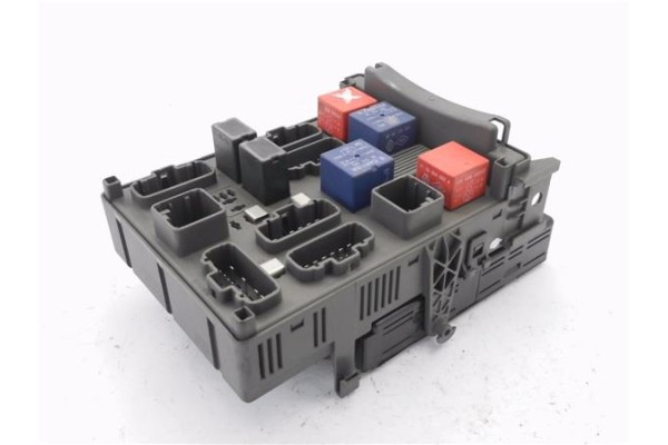 Recambio de caja fusibles/rele para renault laguna ii (bg0) 1.9 dci (bg0g) referencia OEM IAM 8200171853  