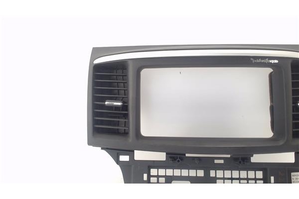 Recambio de embellecedor consola central para mitsubishi lancer berlina/ familiar (cs0a/w) vii 2.0 di-d referencia OEM IAM S41ZG