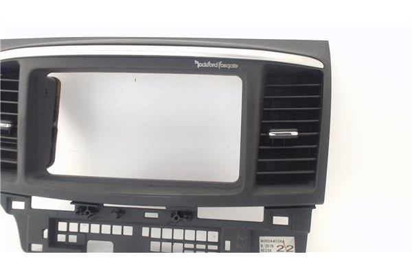 Recambio de embellecedor consola central para mitsubishi lancer berlina/ familiar (cs0a/w) vii 2.0 di-d referencia OEM IAM S41ZG