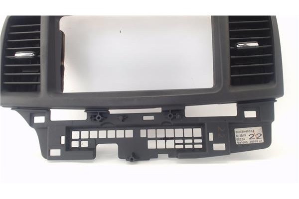 Recambio de embellecedor consola central para mitsubishi lancer berlina/ familiar (cs0a/w) vii 2.0 di-d referencia OEM IAM S41ZG
