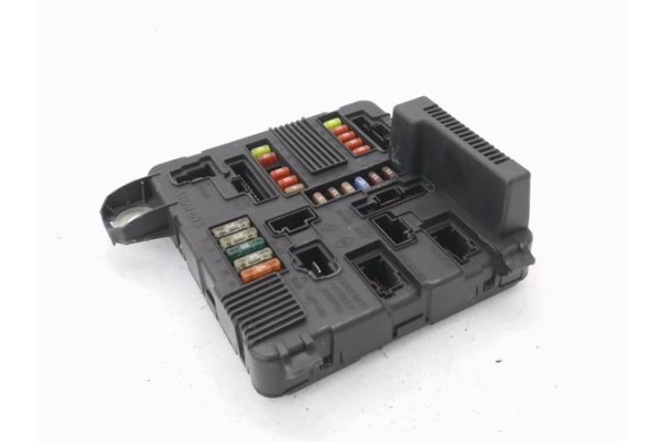 Recambio de caja fusibles/rele para renault megane ii (bm0/1_, cm0/1_) 1.4 16v (bm0b, cm0b) referencia OEM IAM 8200306033B  