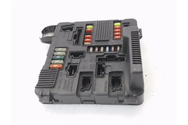 Recambio de caja fusibles/rele para renault megane ii (bm0/1_, cm0/1_) 1.4 16v (bm0b, cm0b) referencia OEM IAM 8200306033B  