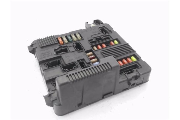 Recambio de caja fusibles/rele para renault megane ii (bm0/1_, cm0/1_) 1.4 16v (bm0b, cm0b) referencia OEM IAM 8200306033B  