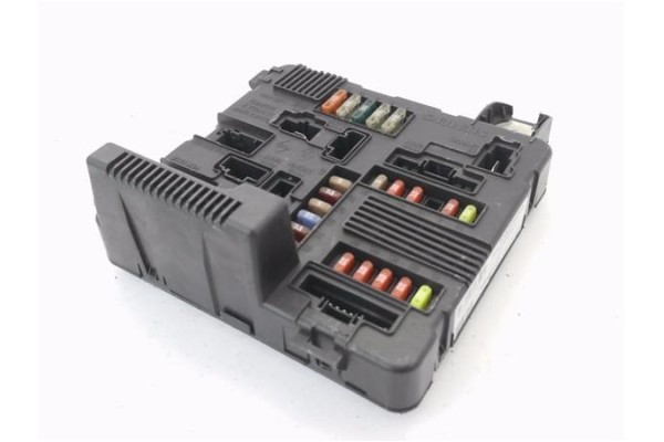 Recambio de caja fusibles/rele para renault megane ii (bm0/1_, cm0/1_) 1.4 16v (bm0b, cm0b) referencia OEM IAM 8200306033B  