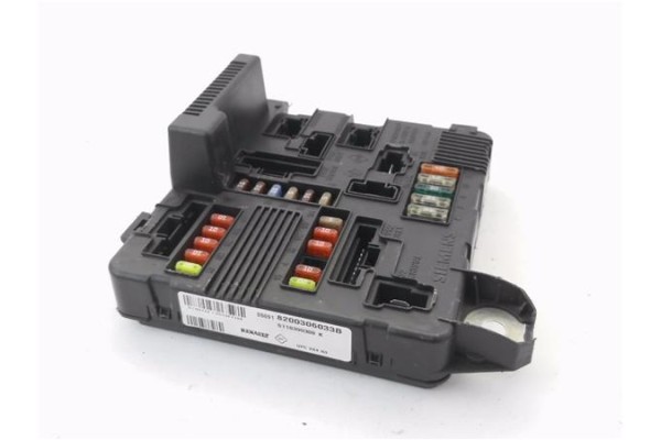 Recambio de caja fusibles/rele para renault megane ii (bm0/1_, cm0/1_) 1.4 16v (bm0b, cm0b) referencia OEM IAM 8200306033B  