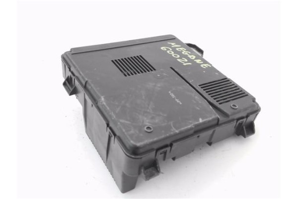 Recambio de caja fusibles/rele para renault megane ii (bm0/1_, cm0/1_) 1.4 16v (bm0b, cm0b) referencia OEM IAM 8200306033B  