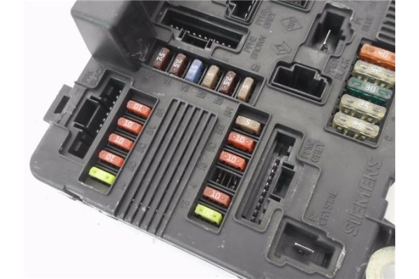 Recambio de caja fusibles/rele para renault megane ii (bm0/1_, cm0/1_) 1.4 16v (bm0b, cm0b) referencia OEM IAM 8200306033B  