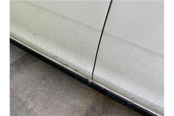 Recambio de puerta delantero izquierda para citroen c3 1.2 feel referencia OEM IAM 9812674380  