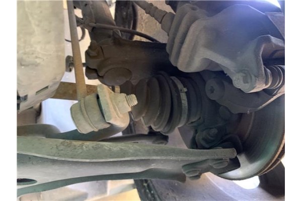 Recambio de palier delantero derecho para citroen c3 1.2 feel referencia OEM IAM 9677476680  