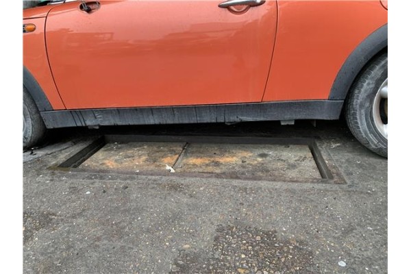 Recambio de spoiler talonera lat. izquierda para mini cabrio (r52) 1.6 cooper referencia OEM IAM 51710392891  
