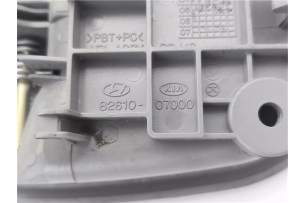 Recambio de manilla int. puerta delantero izquierda para kia picanto (sa) 1.1 active referencia OEM IAM 8261007000  