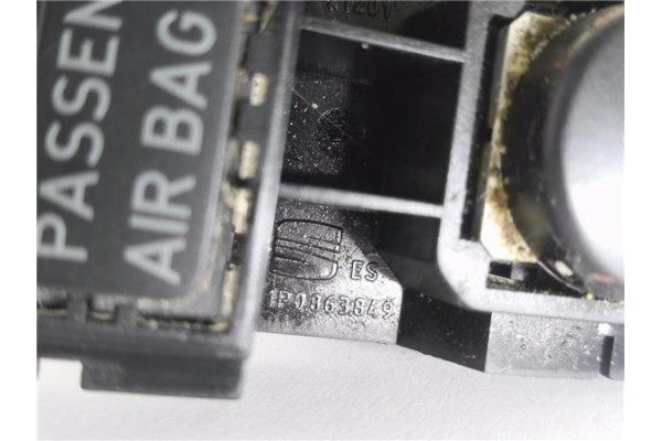 Recambio de interruptor luces emergencia para seat leon (1p1) 1.6 tdi referencia OEM IAM 1P0863849  