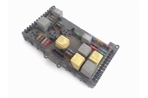 Recambio de caja fusibles/rele para mercedes-benz vito furgón (639) 2.1 111cdi referencia OEM IAM a6395450401  