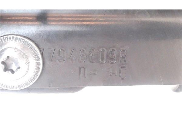 Recambio de soporte puerta corredera para renault master iii combi 2.3 l2h2 3,5t referencia OEM IAM 7946E09R  