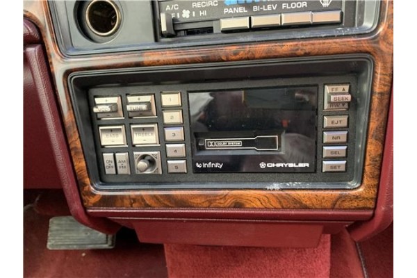 Recambio de autoradio para chrysler le baron 3.0 i v6 referencia OEM IAM 3C3XA563XL6G72143CV104KW  