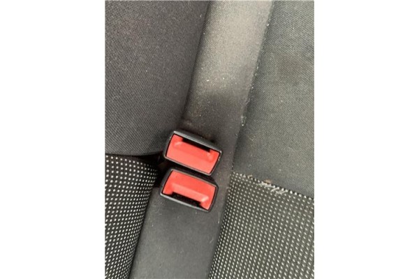 Recambio de anclaje cinturon trasero derecho para opel astra h gtc 1.7 cdti referencia OEM IAM 13128869  