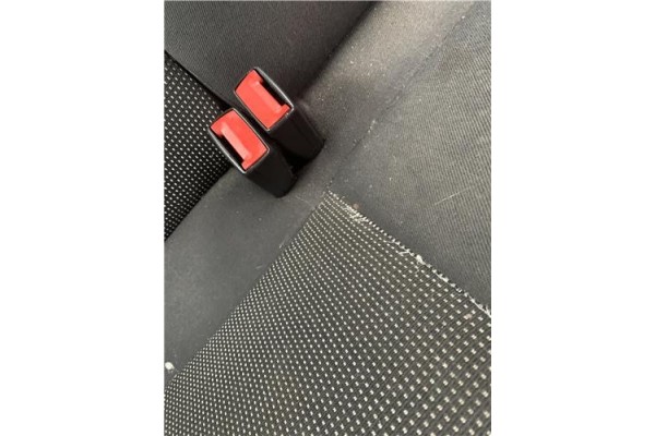 Recambio de anclaje cinturon trasero derecho para opel astra h gtc 1.7 cdti referencia OEM IAM 13128869  