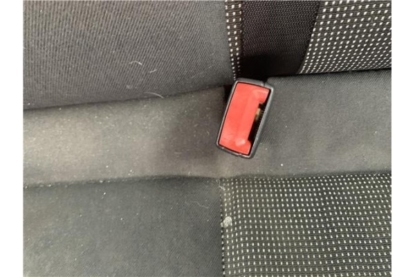 Recambio de anclaje cinturon trasero izquierdo para opel astra h gtc 1.7 cdti referencia OEM IAM 13128868  