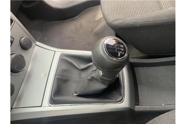 Recambio de palanca de cambio para opel astra h gtc 1.7 cdti referencia OEM IAM 55350247  