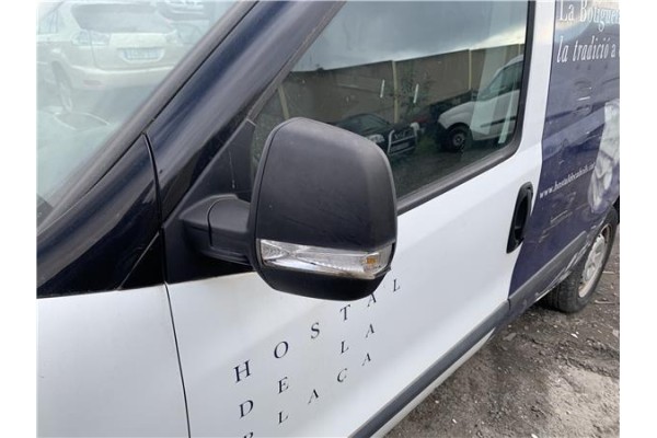 Recambio de retrovisor izquierdo para opel combo d 1.3 cargo l1h1 2,2t referencia OEM IAM 95527372  