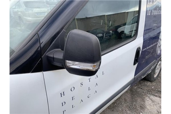 Recambio de retrovisor izquierdo para opel combo d 1.3 cargo l1h1 2,2t referencia OEM IAM 95527372  