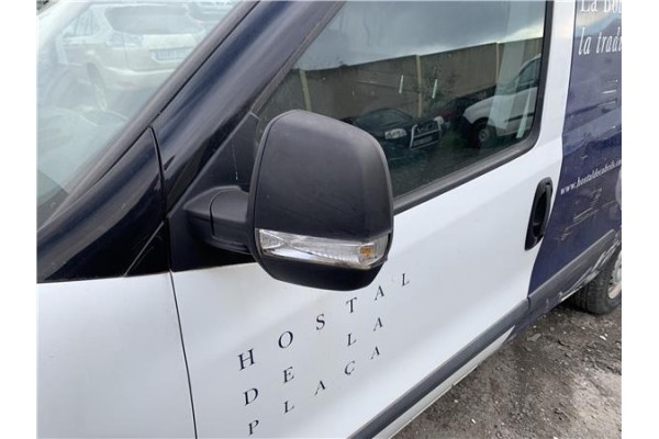 Recambio de retrovisor izquierdo para opel combo d 1.3 cargo l1h1 2,2t referencia OEM IAM 95527372  