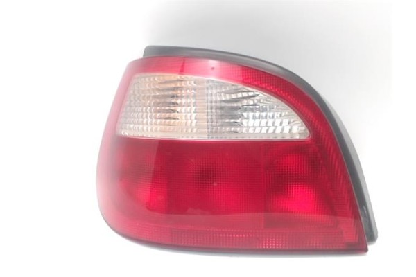 Recambio de piloto trasero izquierdo para renault megane i (ba0/1_) 1.4 16v (ba0d, ba1h, ba0w, ba10) referencia OEM IAM 77010406