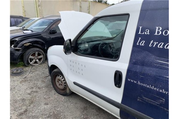 Recambio de puerta delantero izquierda para opel combo d 1.3 cargo l1h1 2,2t referencia OEM IAM 95519687  