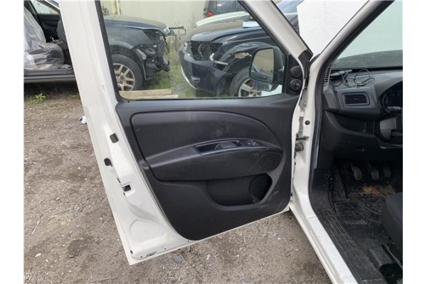 Recambio de puerta delantero izquierda para opel combo d 1.3 cargo l1h1 2,2t referencia OEM IAM 95519687  