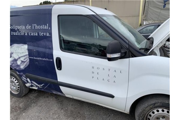 Recambio de puerta delantero derecha para opel combo d 1.3 cargo l1h1 2,2t referencia OEM IAM   