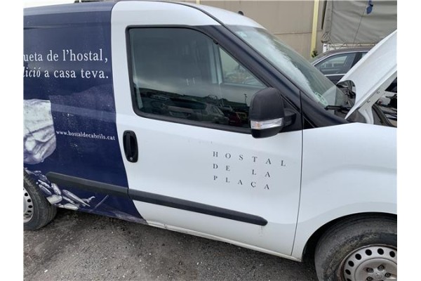Recambio de puerta delantero derecha para opel combo d 1.3 cargo l1h1 2,2t referencia OEM IAM   