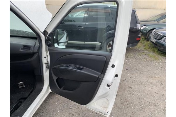 Recambio de puerta delantero derecha para opel combo d 1.3 cargo l1h1 2,2t referencia OEM IAM   