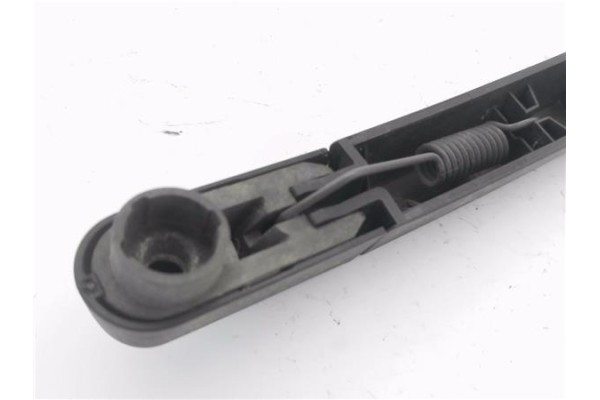 Recambio de brazo limpiaparabrisas trasero para peugeot 308 1.6 confort referencia OEM IAM 8E5945096  
