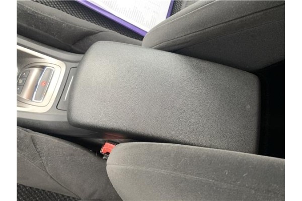 Recambio de consola para citroen c5 tourer 2.0 business class referencia OEM IAM 7589ZF 7589YJ 