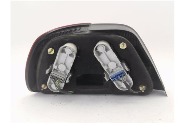 Recambio de piloto trasero derecho para volvo s40 berlina 1.6 referencia OEM IAM E357673  