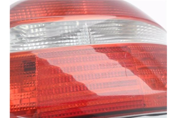 Recambio de piloto trasero derecho para volvo s40 berlina 1.6 referencia OEM IAM E357673  