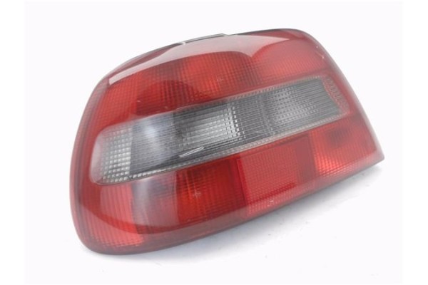 Recambio de piloto trasero izquierdo para volvo s40 berlina 1.6 referencia OEM IAM   