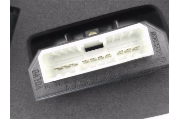 Recambio de piloto trasero izquierdo para volvo s40 berlina 1.6 referencia OEM IAM   