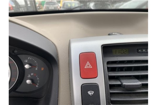 Recambio de interruptor luces emergencia para hyundai tucson (jm) 2.0 referencia OEM IAM 937902E000CA  
