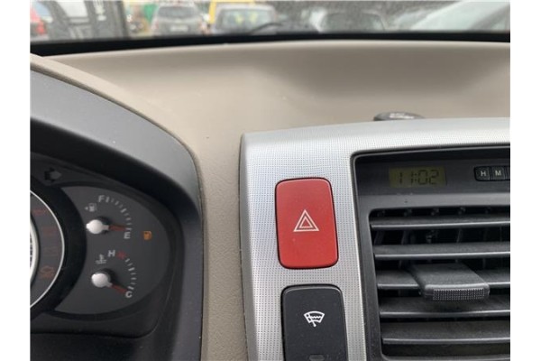 Recambio de interruptor luces emergencia para hyundai tucson (jm) 2.0 referencia OEM IAM 937902E000CA  