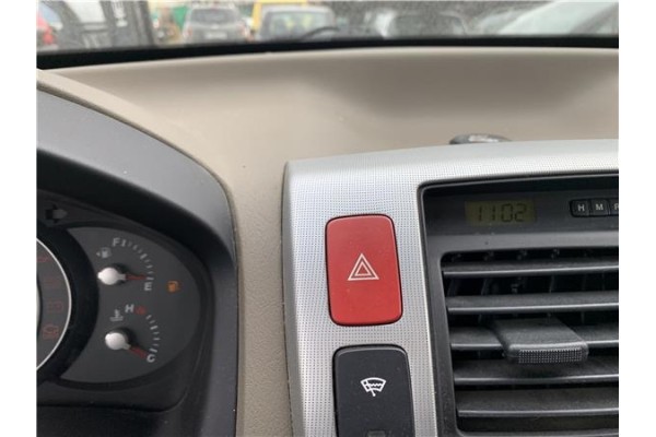 Recambio de interruptor luces emergencia para hyundai tucson (jm) 2.0 referencia OEM IAM 937902E000CA  